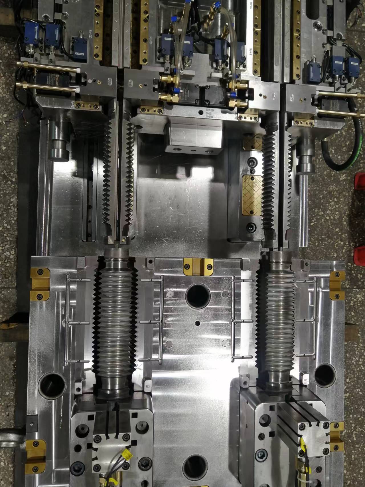 出口模具实物（俯视图）