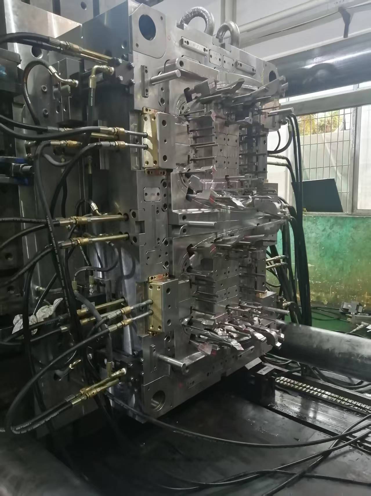出口模具侧面图