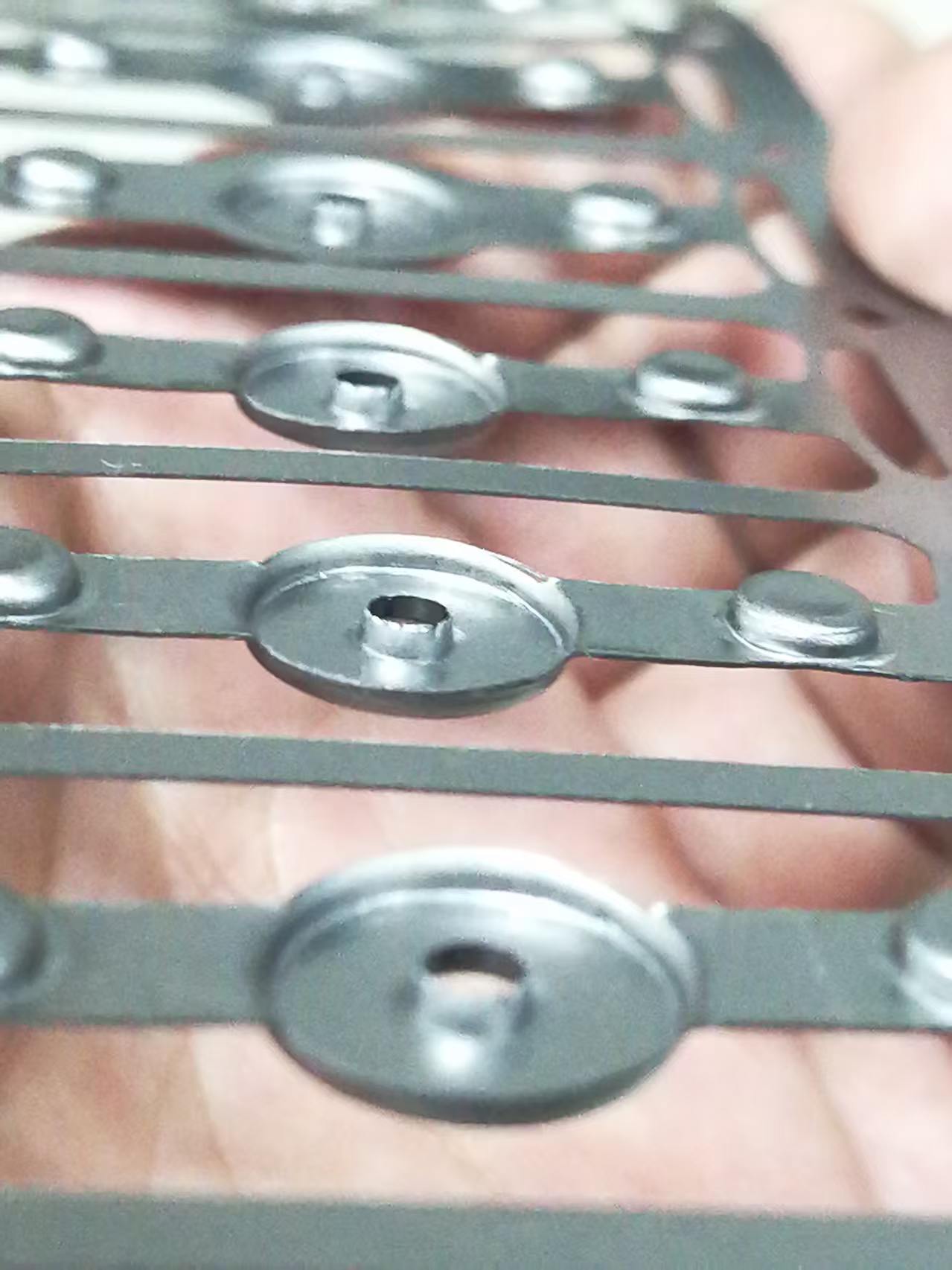 连续模冲压弹片端子